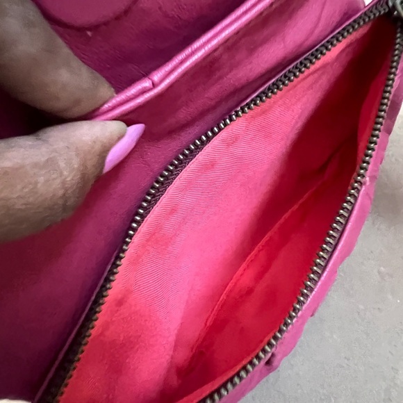 Steve Madden 100% Leather Pink Small Clutch With Zipper And Magnetic Closures - Picture 8 of 11